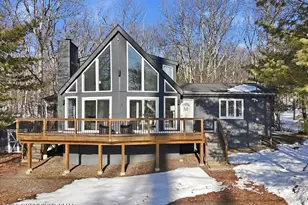 5135 Woodbridge Dr, Bushkill, PA 18324 - Photo 1