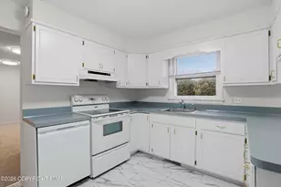 3225 Harmor Ln, Bethlehem, PA 18017 - Photo 9