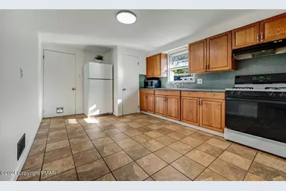  819 Fairview Avenue, Stroudsburg, PA 18360 - Photo 19