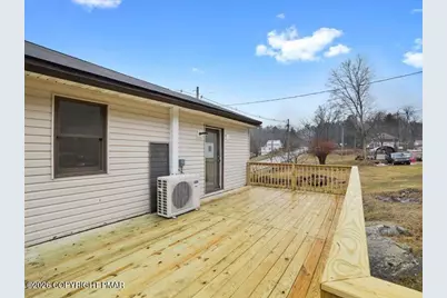  689 Main Rd, Hunlock Creek, PA 18621 - Photo 11
