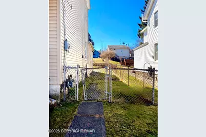  424 E Cranberry Avenue, Hazleton, PA 18201 - Photo 35