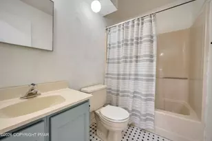 187 Bellingham Dr, Bushkill, PA 18324 - Photo 7