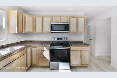  776 Country Place Drive, Tobyhanna, PA 18466 - Photo 11