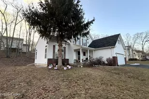 151 Kensington Dr, Bushkill, PA 18324 - Photo 3