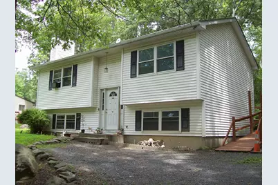  139 Davis Circle, Bushkill, PA 18324 - Photo 1