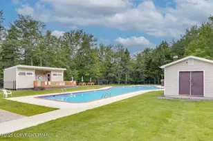 5200 Holiday Dr, Pocono Summit, PA 18346 - Photo 21