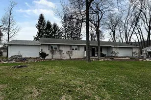 1055 Pine Tree Dr, Slatington, PA 18080 - Photo 1