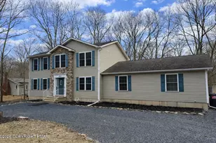 4938 Pine Ridge Dr, Bushkill, PA 18324 - Photo 3