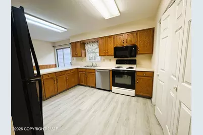  124 Eaglesmere Circle #20, East Stroudsburg, PA 18301 - Photo 9