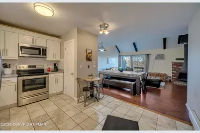  19 Middle Village Way, Tannersville, PA 18372 - Photo 3