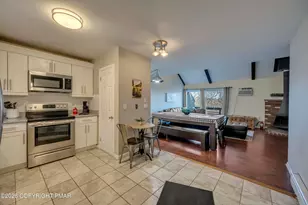 19 Middle Village Way, Tannersville, PA 18372 - Photo 3