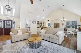 293 Wolf Hollow Rd, Lake Harmony, PA 18624 - Photo 3