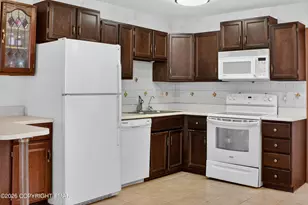 211 Falls Cir, Bushkill, PA 18324 - Photo 3