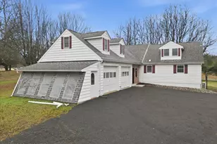 209 Keller Dr, Stroudsburg, PA 18360 - Photo 3