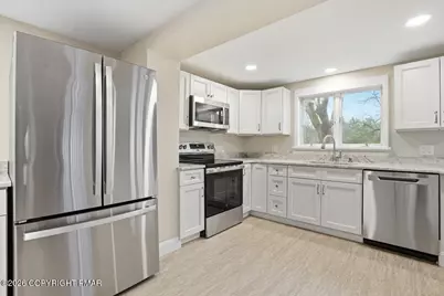  209 Keller Drive, Stroudsburg, PA 18360 - Photo 9