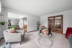 137 Old Kettle Ct, Stroudsburg, PA 18360 - Photo 3