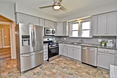  621 Garibaldi Avenue, Roseto, PA 18013 - Photo 9