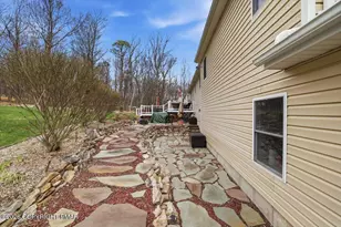 1177 N Rocky Mountain Dr, Effort, PA 18330 - Photo 11