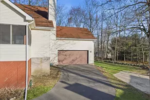 110 Bexhill Ct, Bushkill, PA 18324 - Photo 11