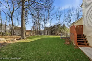 110 Bexhill Ct, Bushkill, PA 18324 - Photo 7