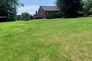 1810 Chipperfield Dr, Stroudsburg, PA 18360 - Photo 3