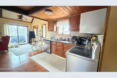  127 Dorchester Drive, Bushkill, PA 18324 - Photo 13