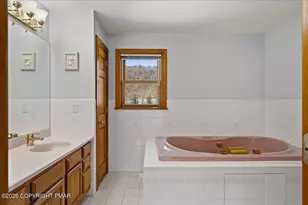 2506 Red Fox Ln, Stroudsburg, PA 18360 - Photo 33