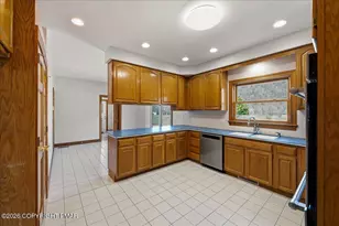 2506 Red Fox Ln, Stroudsburg, PA 18360 - Photo 11