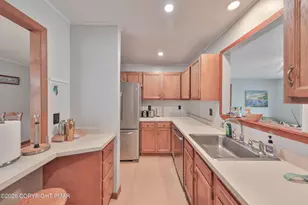 321 Clubhouse Dr, East Stroudsburg, PA 18302 - Photo 11