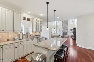 290 W Lakeview Rd, Lackawaxen, PA 18435 - Photo 17