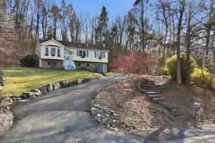 219 Highland Dr, Stroudsburg, PA 18360 - Photo 3