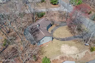 1093 Lancaster Dr, Bushkill, PA 18324 - Photo 5