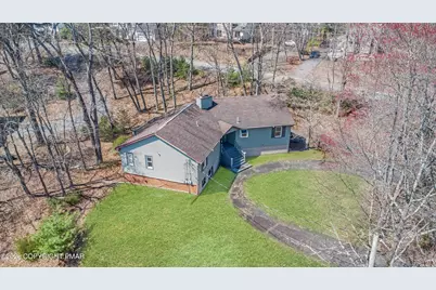  1093 Lancaster Drive, Bushkill, PA 18324 - Photo 3