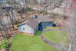 1093 Lancaster Dr, Bushkill, PA 18324 - Photo 3