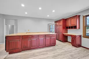 1093 Lancaster Dr, Bushkill, PA 18324 - Photo 15