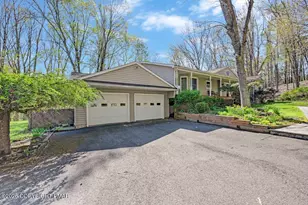4018 Manor Dr, Stroudsburg, PA 18360 - Photo 3