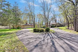 4018 Manor Dr, Stroudsburg, PA 18360 - Photo 7