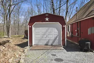 2149 Sparrow Rd, Bushkill, PA 18324 - Photo 15