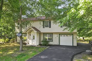1201 Hunters Woods Dr, East Stroudsburg, PA 18301 - Photo 5