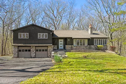  109 Luton Court, Bushkill, PA 18324 - Photo 1