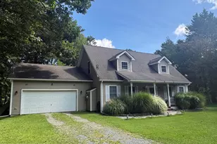 142 Stillwater Dr, Pocono Summit, PA 18346 - Photo 1