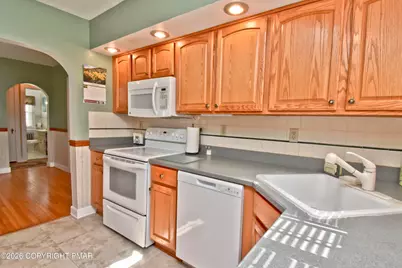  142 Maple Avenue, East Stroudsburg, PA 18301 - Photo 13