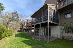 110 Woodmont Cir, Greentown, PA 18426 - Photo 3