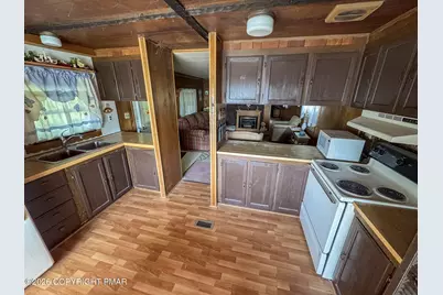  279 E Lizard Creek Road, Lehighton, PA 18235 - Photo 7