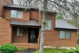 409 Tudor Ct, Bushkill, PA 18324 - Photo 1