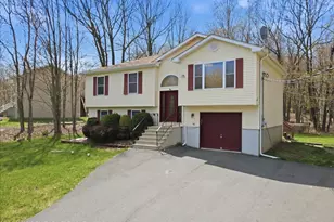 825 Clearview Dr, Long Pond, PA 18334 - Photo 5