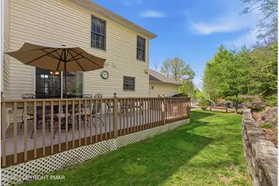  366 Rolling Hills Drive, East Stroudsburg, PA 18302 - Photo 17