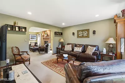  366 Rolling Hills Drive, East Stroudsburg, PA 18302 - Photo 11