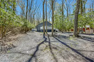 29 Lakeview Dr, Lake Harmony, PA 18624 - Photo 7
