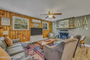 29 Lakeview Dr, Lake Harmony, PA 18624 - Photo 1